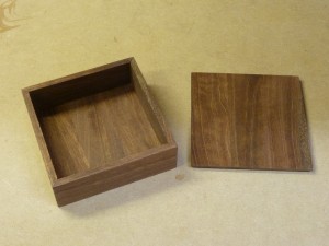 And once it was dried I gave it a very light sanding. Here is the finished box